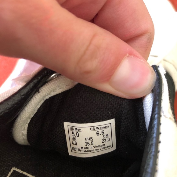 White and black vans 🐰 - Picture 6 of 8